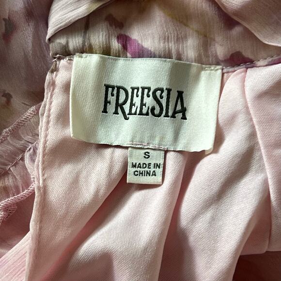 NWT Lulus Eden Floral Tiered Ruffle Dress Light Pink Midi Size S Garden Fairy - Picture 9 of 9